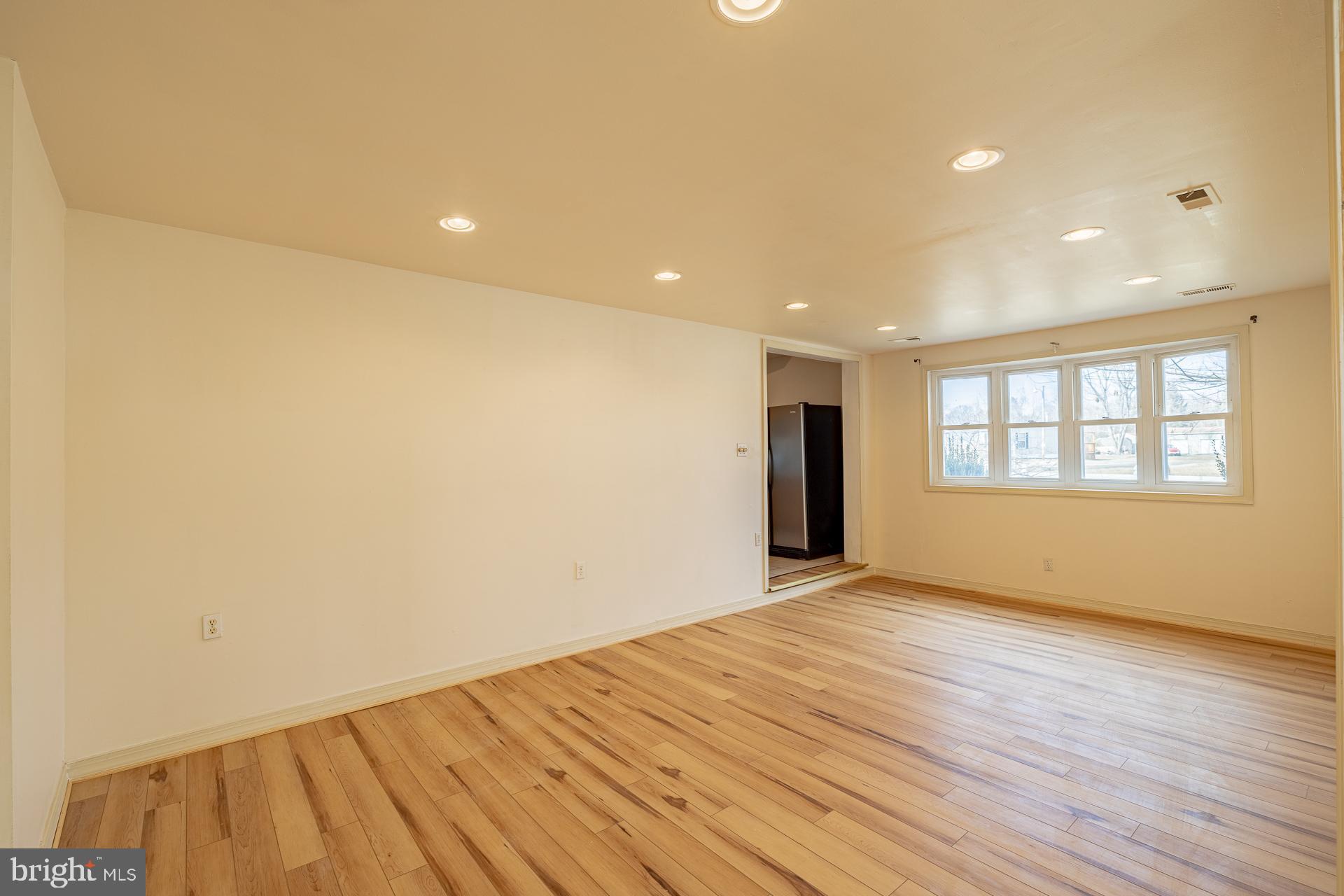 LONGVIEW BEACH - Residential