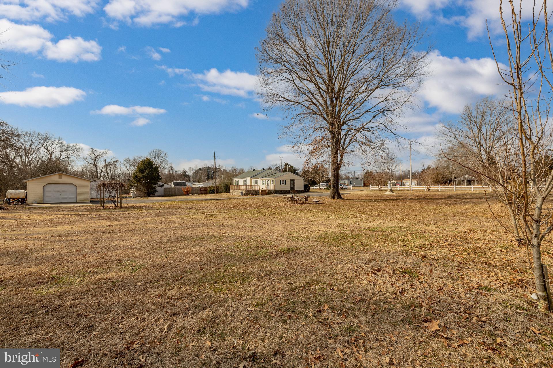 LONGVIEW BEACH - Residential