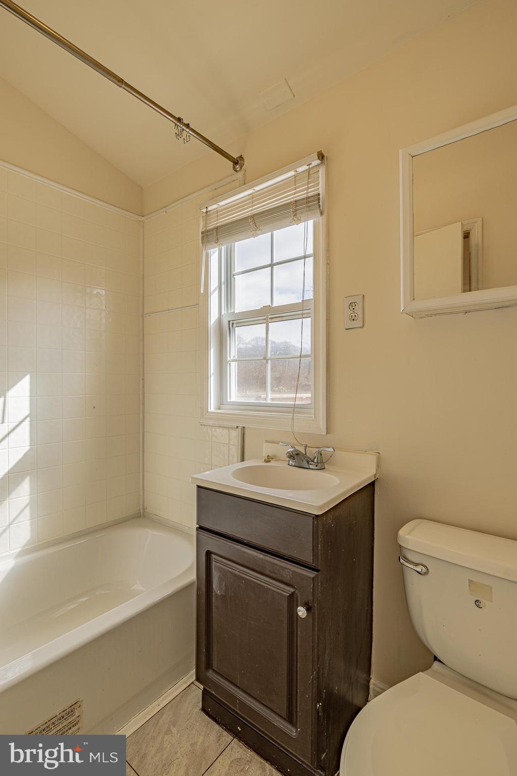 LONGVIEW BEACH - Residential