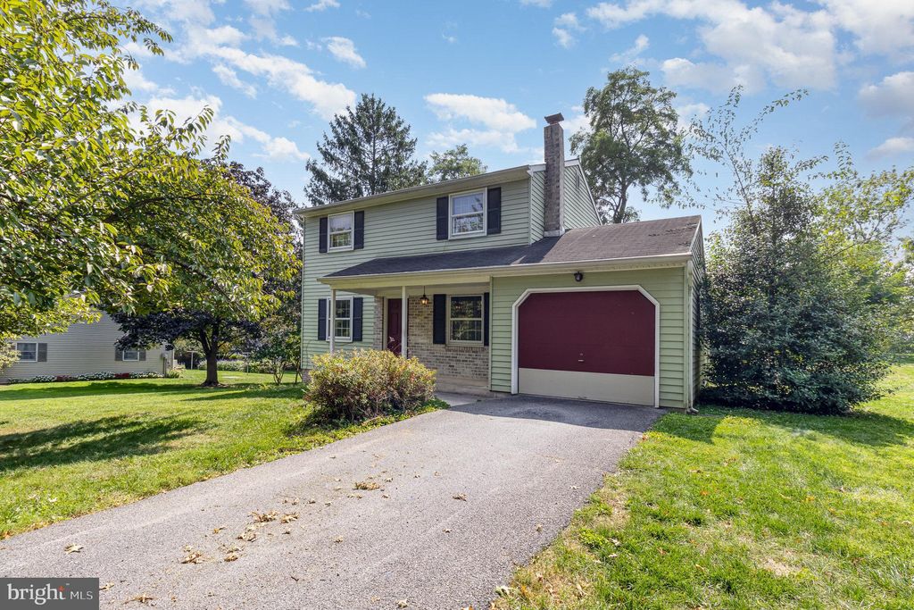 Photo of 328 Sun Valley Drive, LEOLA, PA 17540 (MLS # PALA2056770)