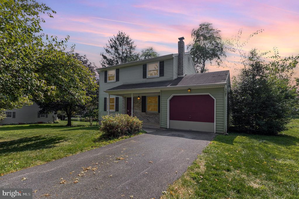 Photo of 328 Sun Valley Drive, LEOLA, PA 17540 (MLS # PALA2056770)