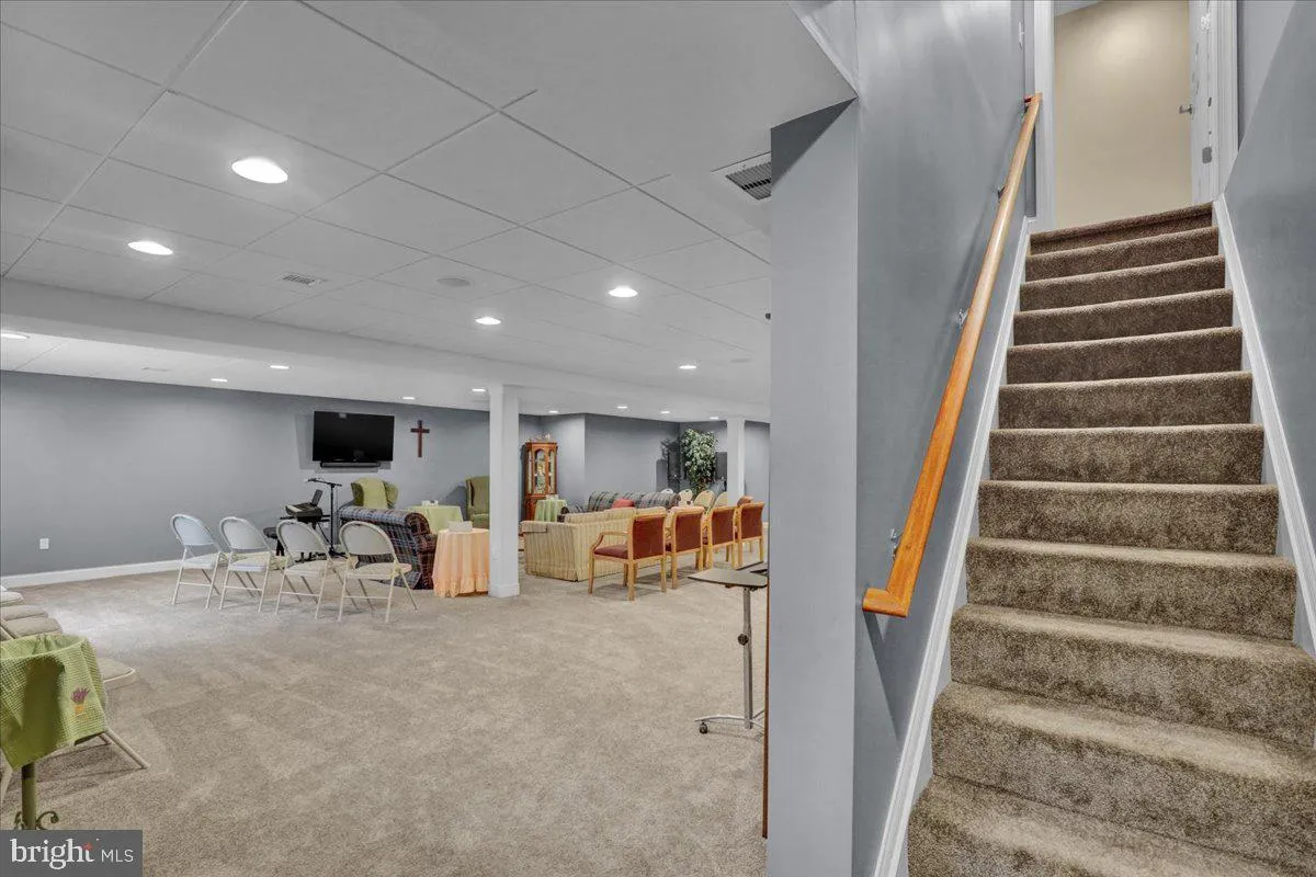 Lancaster, Pennsylvania 17603, United States, 5 Bedrooms Bedrooms, ,3 BathroomsBathrooms,Residential,Pending,129568