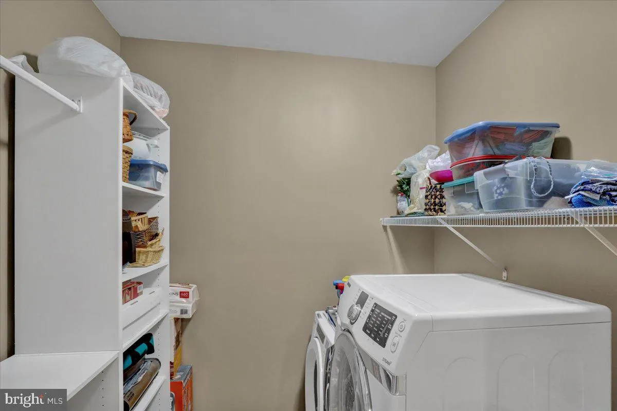 Lancaster, Pennsylvania 17603, United States, 5 Bedrooms Bedrooms, ,3 BathroomsBathrooms,Residential,Pending,129568