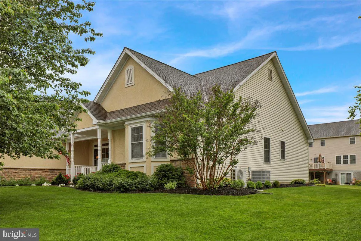 Lancaster, Pennsylvania 17603, United States, 5 Bedrooms Bedrooms, ,3 BathroomsBathrooms,Residential,Pending,129568