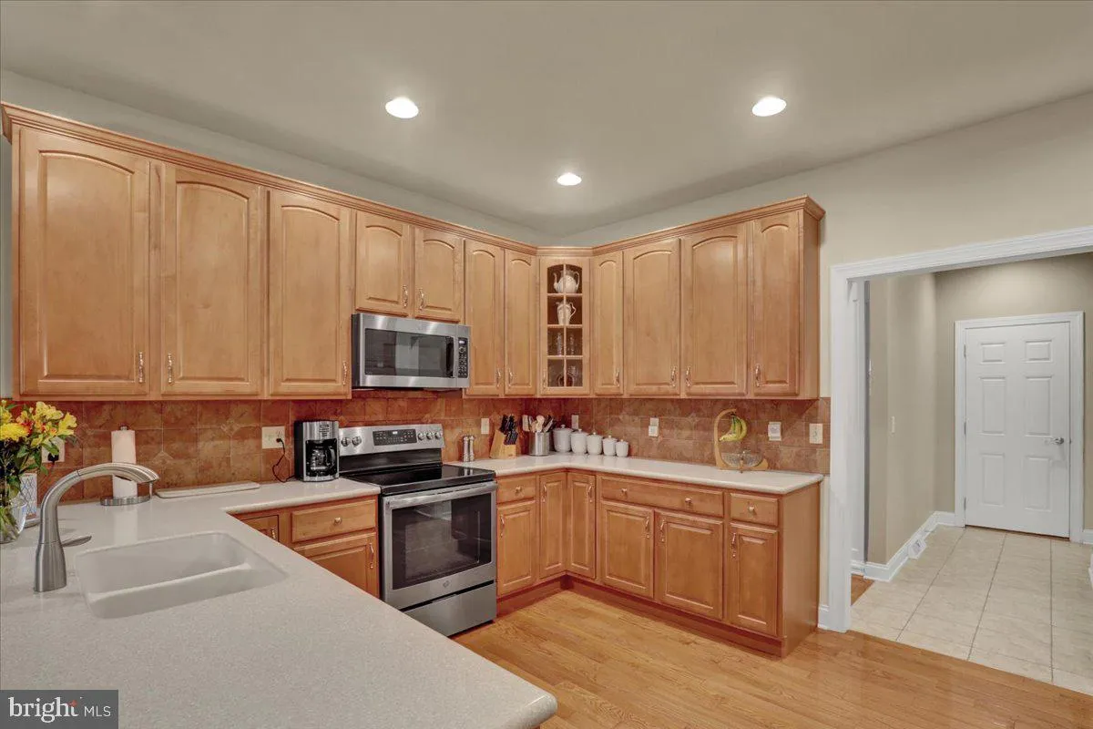 Lancaster, Pennsylvania 17603, United States, 5 Bedrooms Bedrooms, ,3 BathroomsBathrooms,Residential,Pending,129568