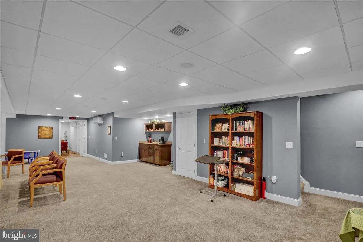 Lancaster, Pennsylvania 17603, United States, 5 Bedrooms Bedrooms, ,3 BathroomsBathrooms,Residential,Pending,129568