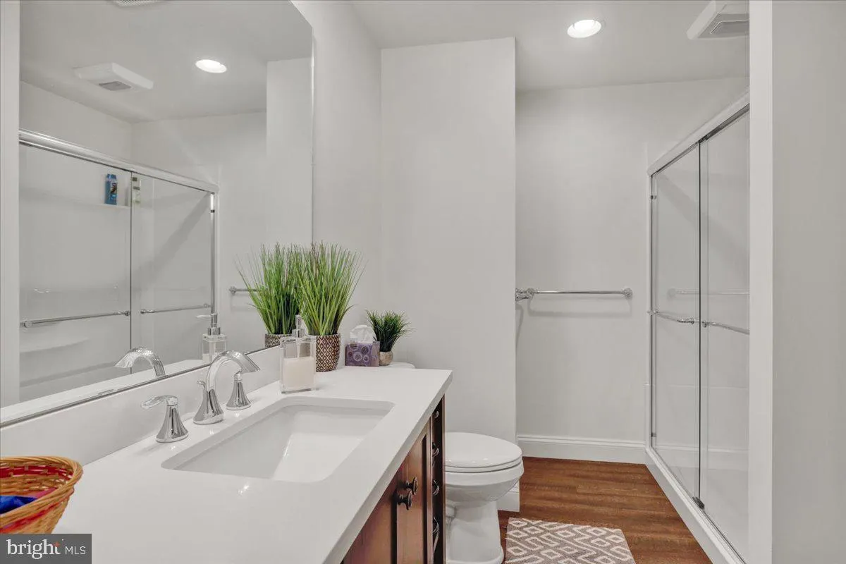 Lancaster, Pennsylvania 17603, United States, 5 Bedrooms Bedrooms, ,3 BathroomsBathrooms,Residential,Pending,129568