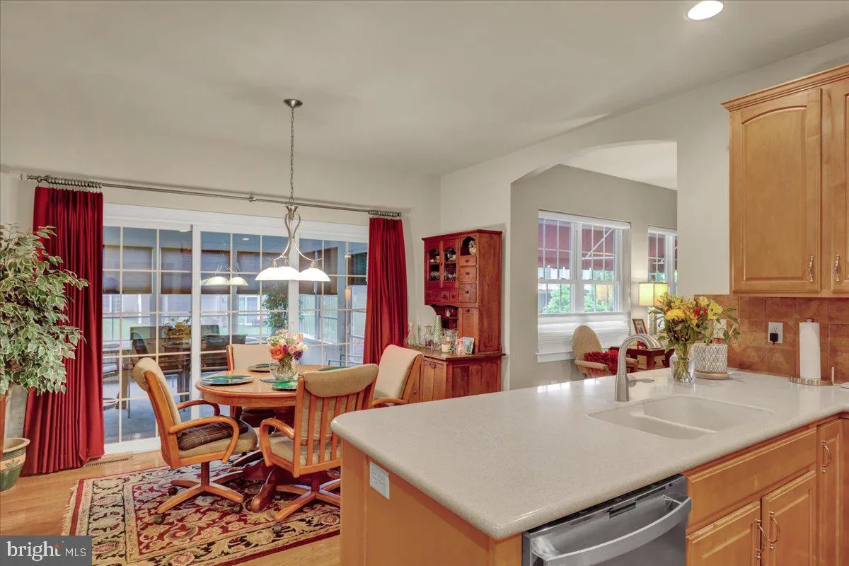 Lancaster, Pennsylvania 17603, United States, 5 Bedrooms Bedrooms, ,3 BathroomsBathrooms,Residential,Pending,129568