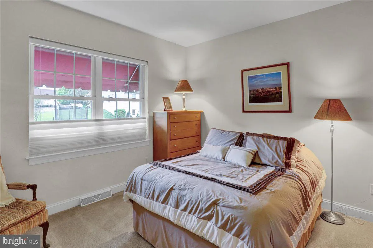 Lancaster, Pennsylvania 17603, United States, 5 Bedrooms Bedrooms, ,3 BathroomsBathrooms,Residential,Pending,129568