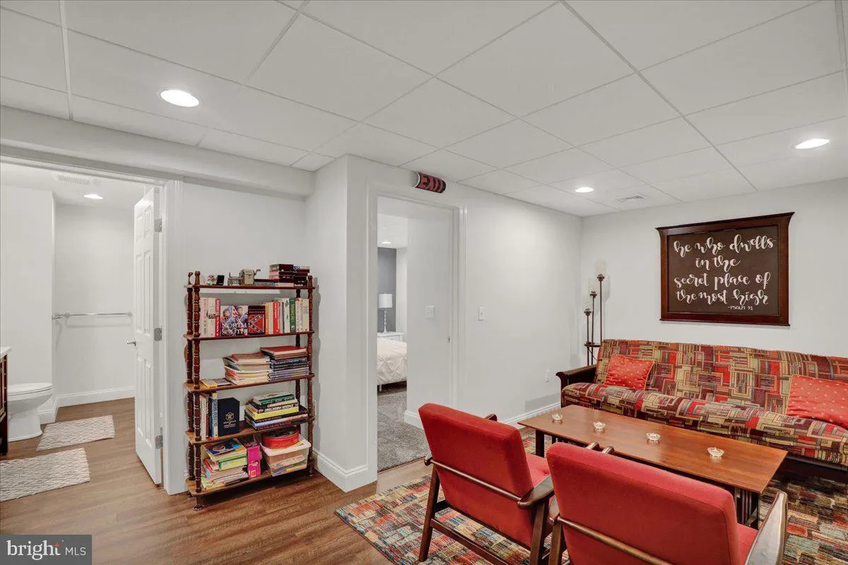 Lancaster, Pennsylvania 17603, United States, 5 Bedrooms Bedrooms, ,3 BathroomsBathrooms,Residential,Pending,129568