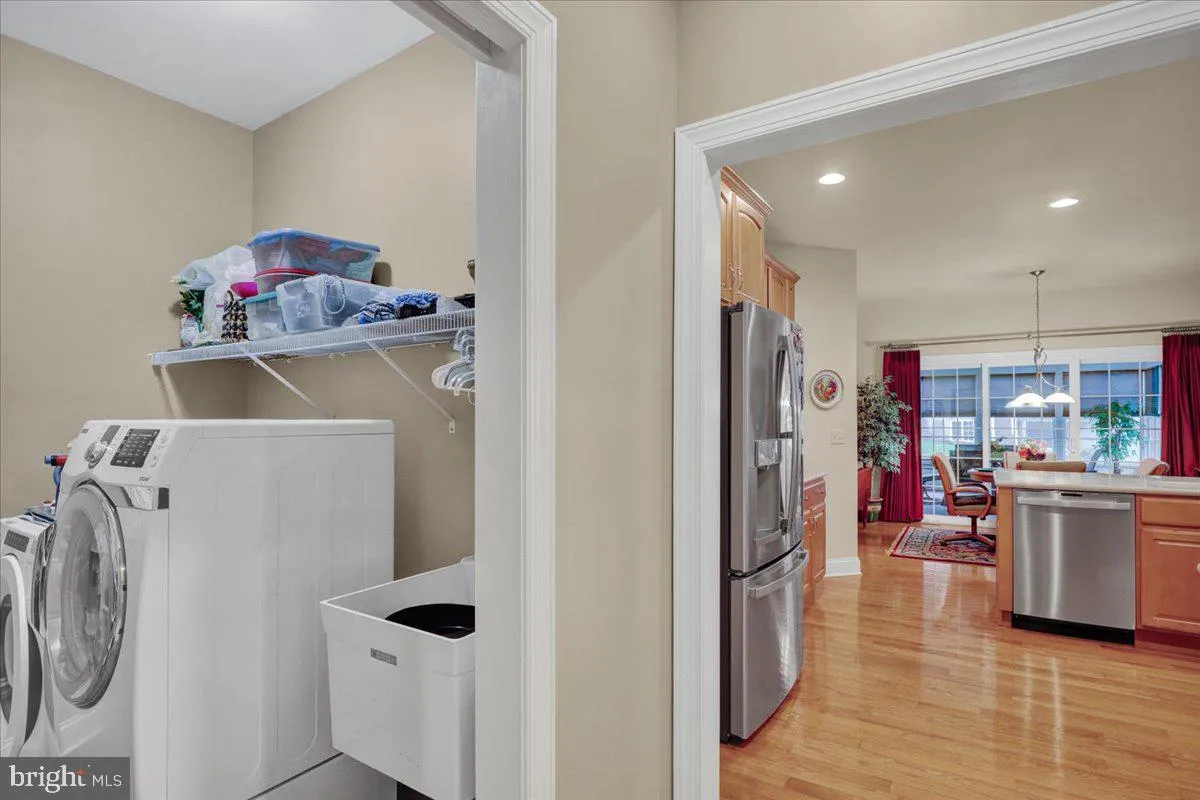 Lancaster, Pennsylvania 17603, United States, 5 Bedrooms Bedrooms, ,3 BathroomsBathrooms,Residential,Pending,129568