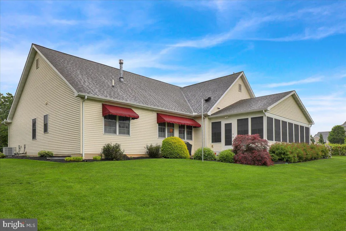 Lancaster, Pennsylvania 17603, United States, 5 Bedrooms Bedrooms, ,3 BathroomsBathrooms,Residential,Pending,129568