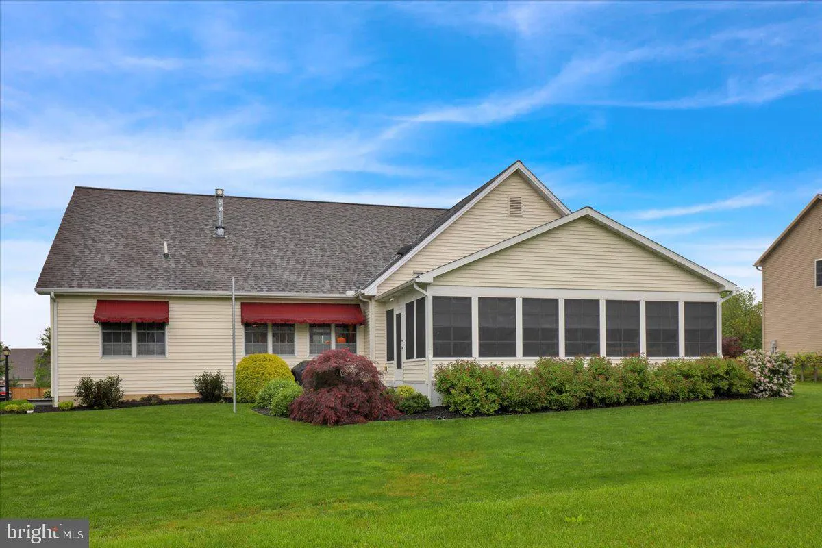 Lancaster, Pennsylvania 17603, United States, 5 Bedrooms Bedrooms, ,3 BathroomsBathrooms,Residential,Pending,129568