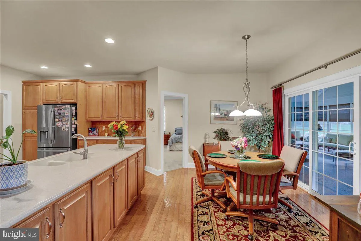 Lancaster, Pennsylvania 17603, United States, 5 Bedrooms Bedrooms, ,3 BathroomsBathrooms,Residential,Pending,129568