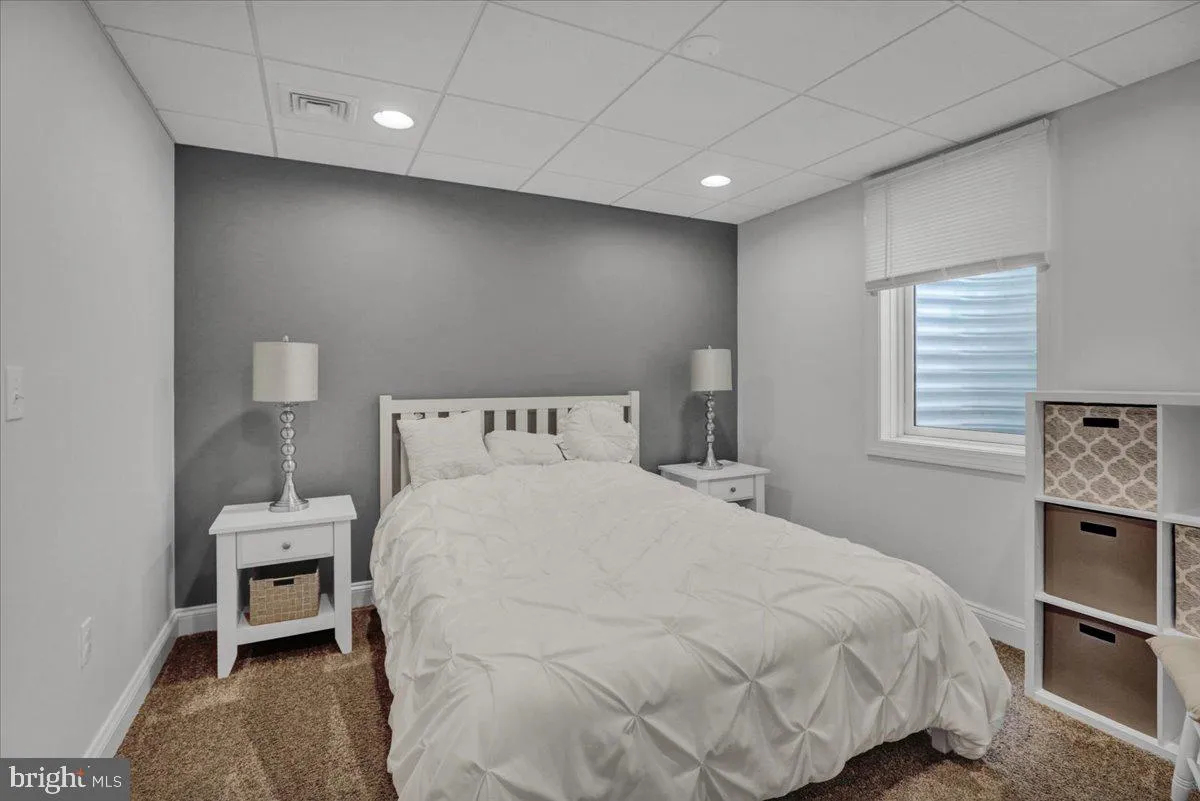 Lancaster, Pennsylvania 17603, United States, 5 Bedrooms Bedrooms, ,3 BathroomsBathrooms,Residential,Pending,129568