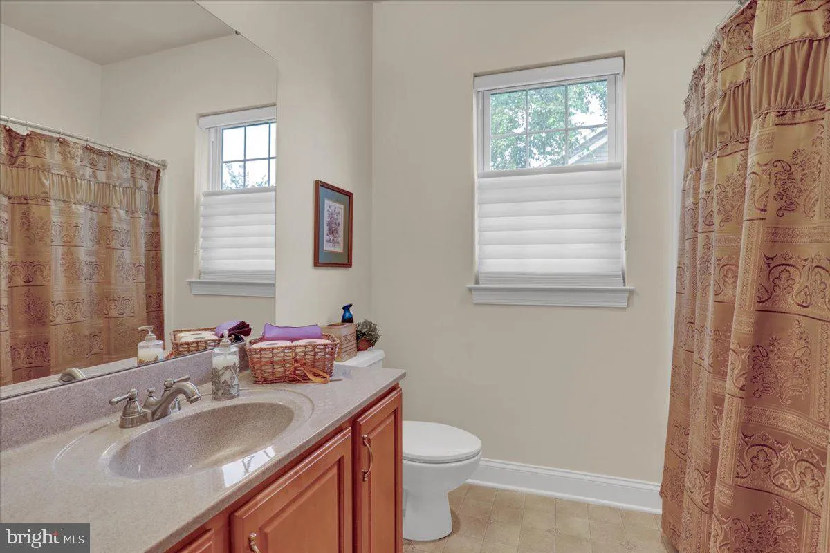 Lancaster, Pennsylvania 17603, United States, 5 Bedrooms Bedrooms, ,3 BathroomsBathrooms,Residential,Pending,129568