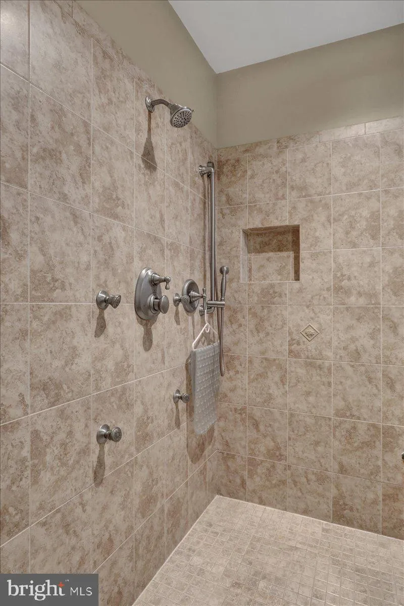 Lancaster, Pennsylvania 17603, United States, 5 Bedrooms Bedrooms, ,3 BathroomsBathrooms,Residential,Pending,129568