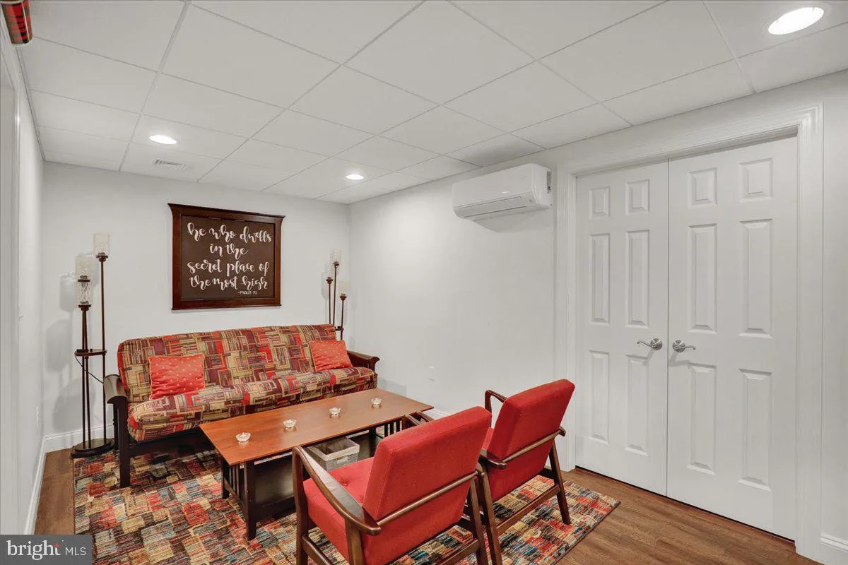 Lancaster, Pennsylvania 17603, United States, 5 Bedrooms Bedrooms, ,3 BathroomsBathrooms,Residential,Pending,129568