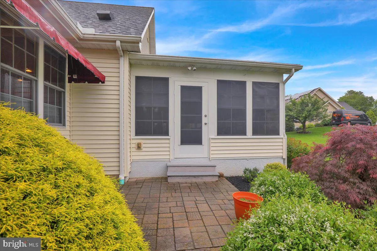 Lancaster, Pennsylvania 17603, United States, 5 Bedrooms Bedrooms, ,3 BathroomsBathrooms,Residential,Pending,129568