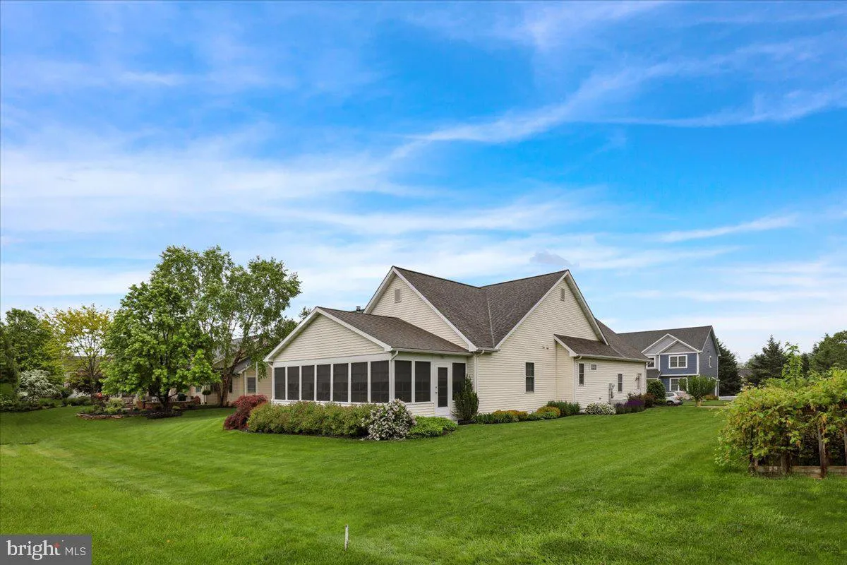 Lancaster, Pennsylvania 17603, United States, 5 Bedrooms Bedrooms, ,3 BathroomsBathrooms,Residential,Pending,129568