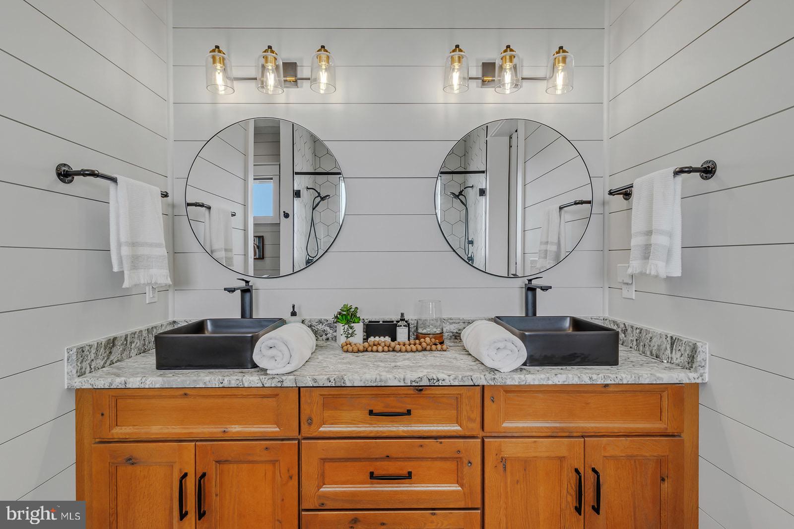 WHITE STONE - Residential