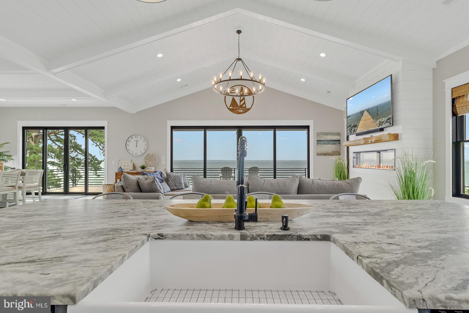 WHITE STONE - Residential