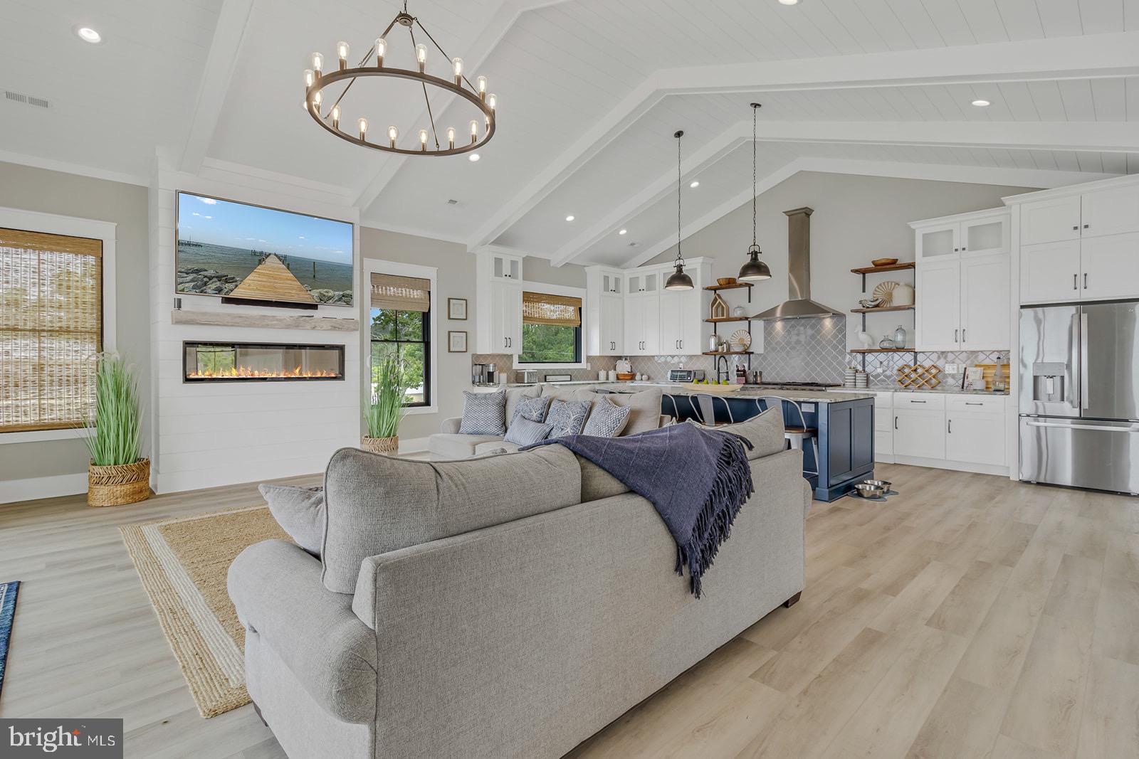 WHITE STONE - Residential