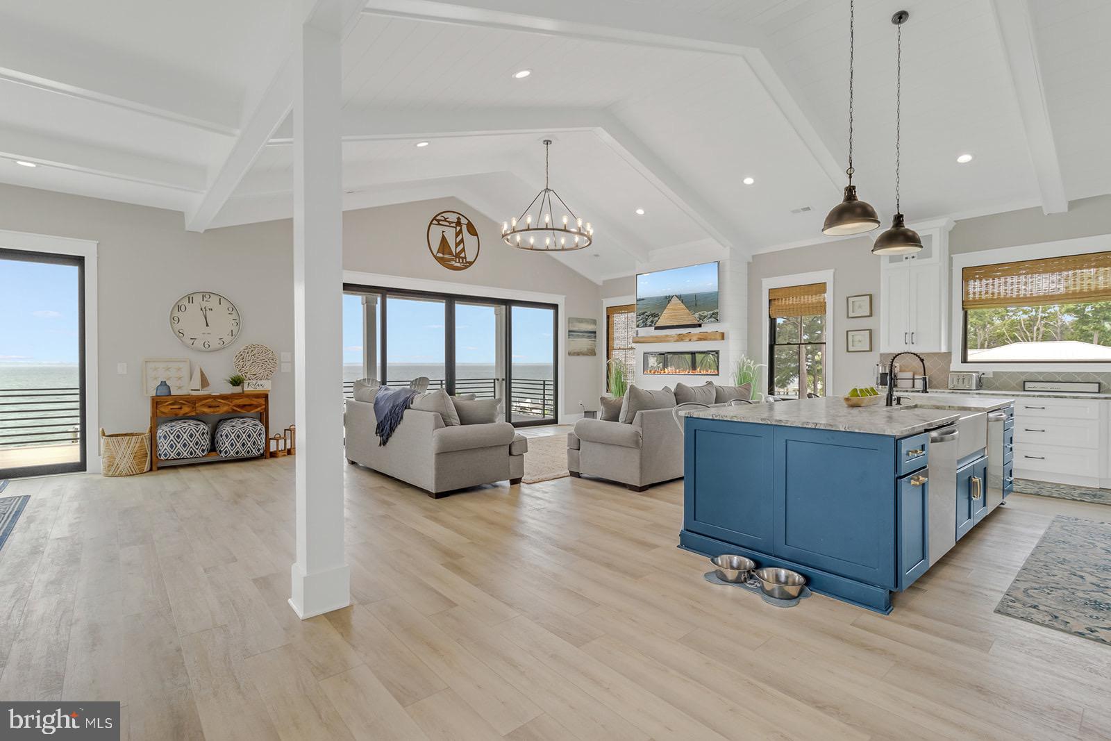 WHITE STONE - Residential