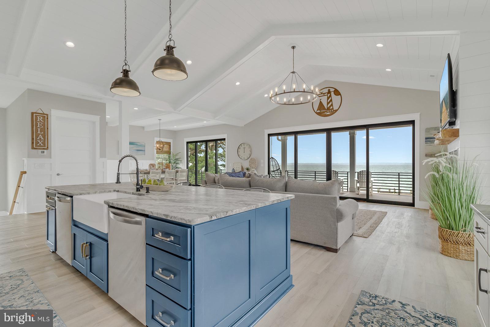 WHITE STONE - Residential