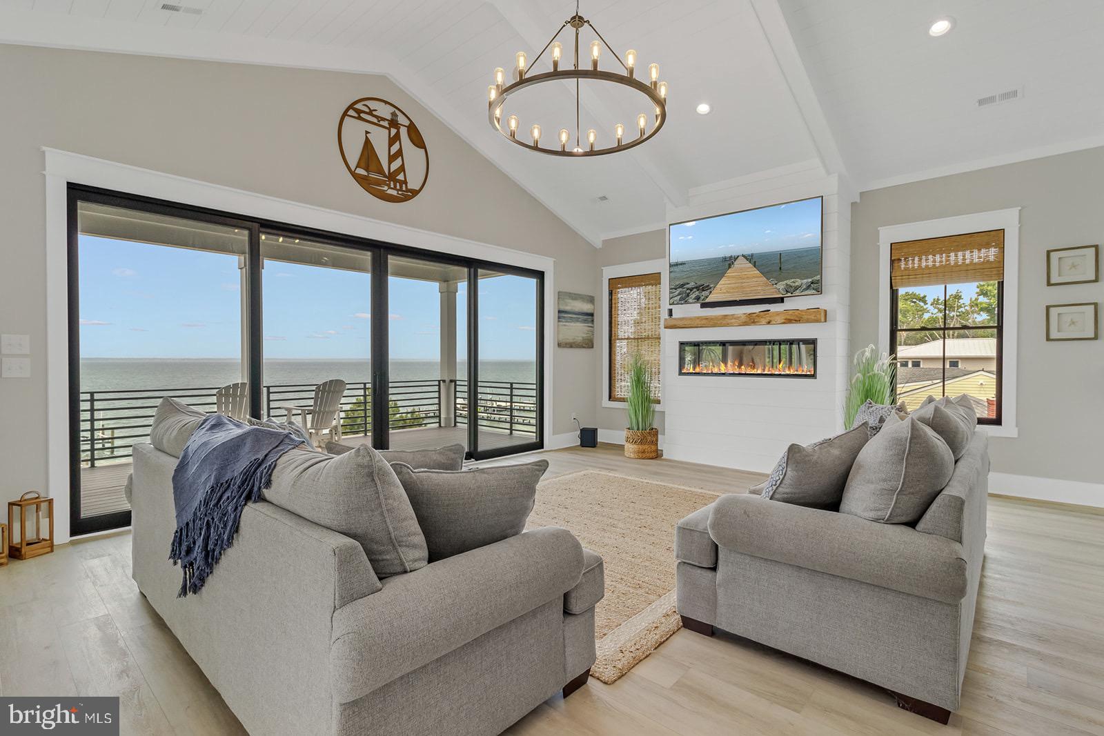 WHITE STONE - Residential