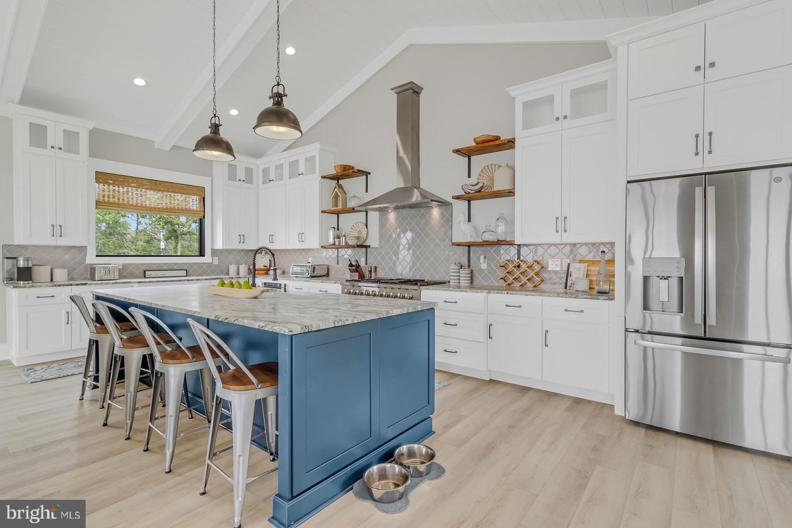 WHITE STONE - Residential