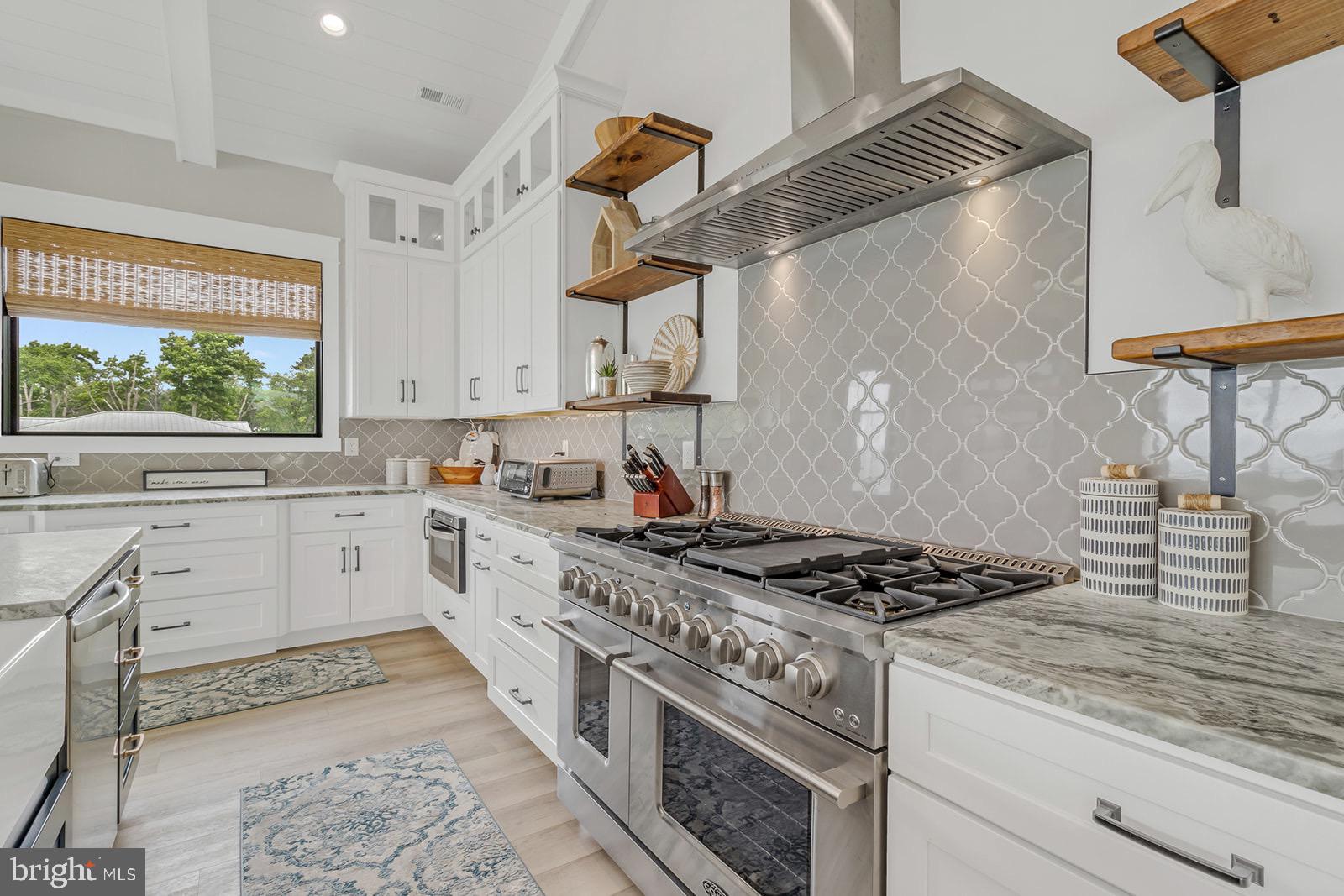 WHITE STONE - Residential