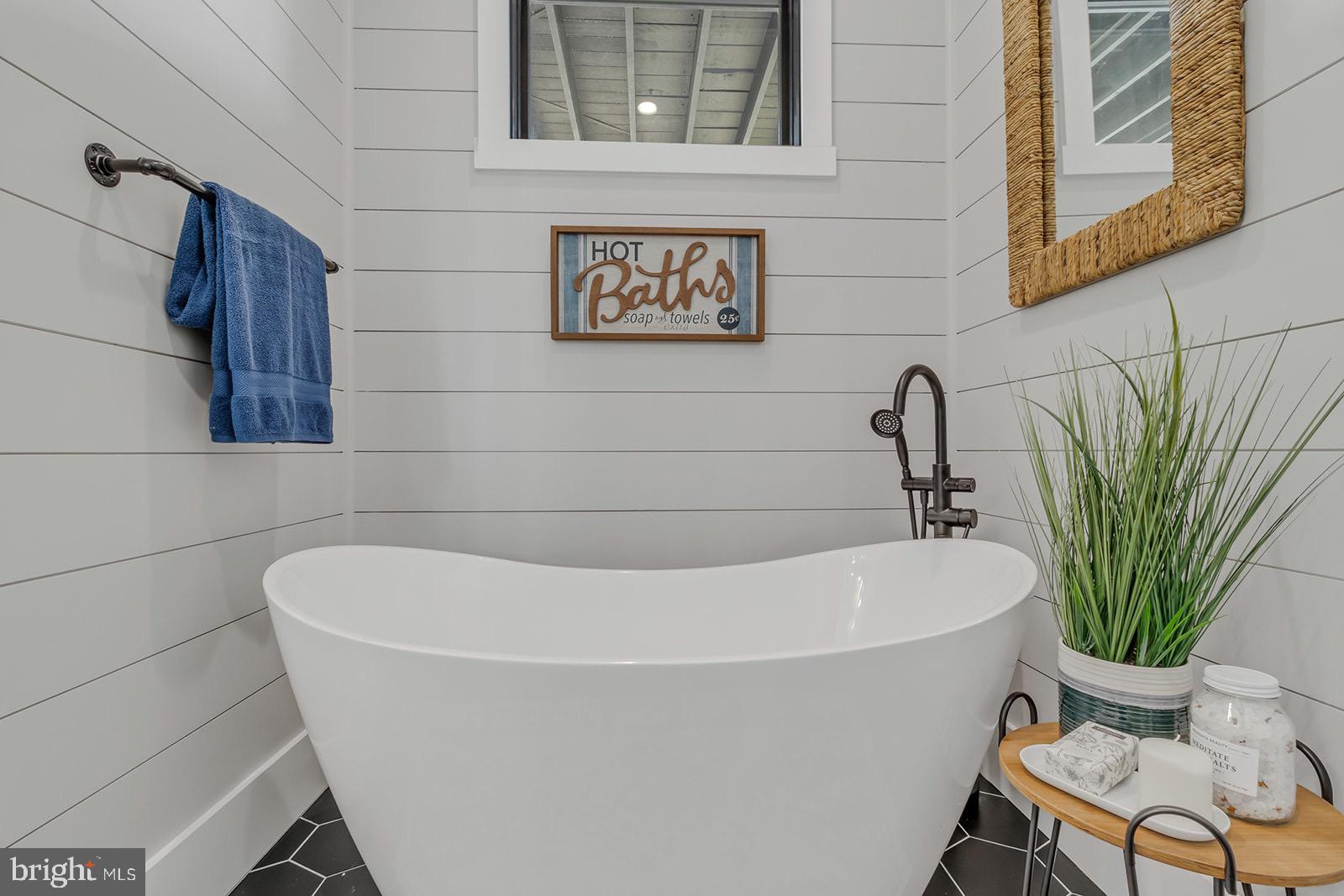 WHITE STONE - Residential