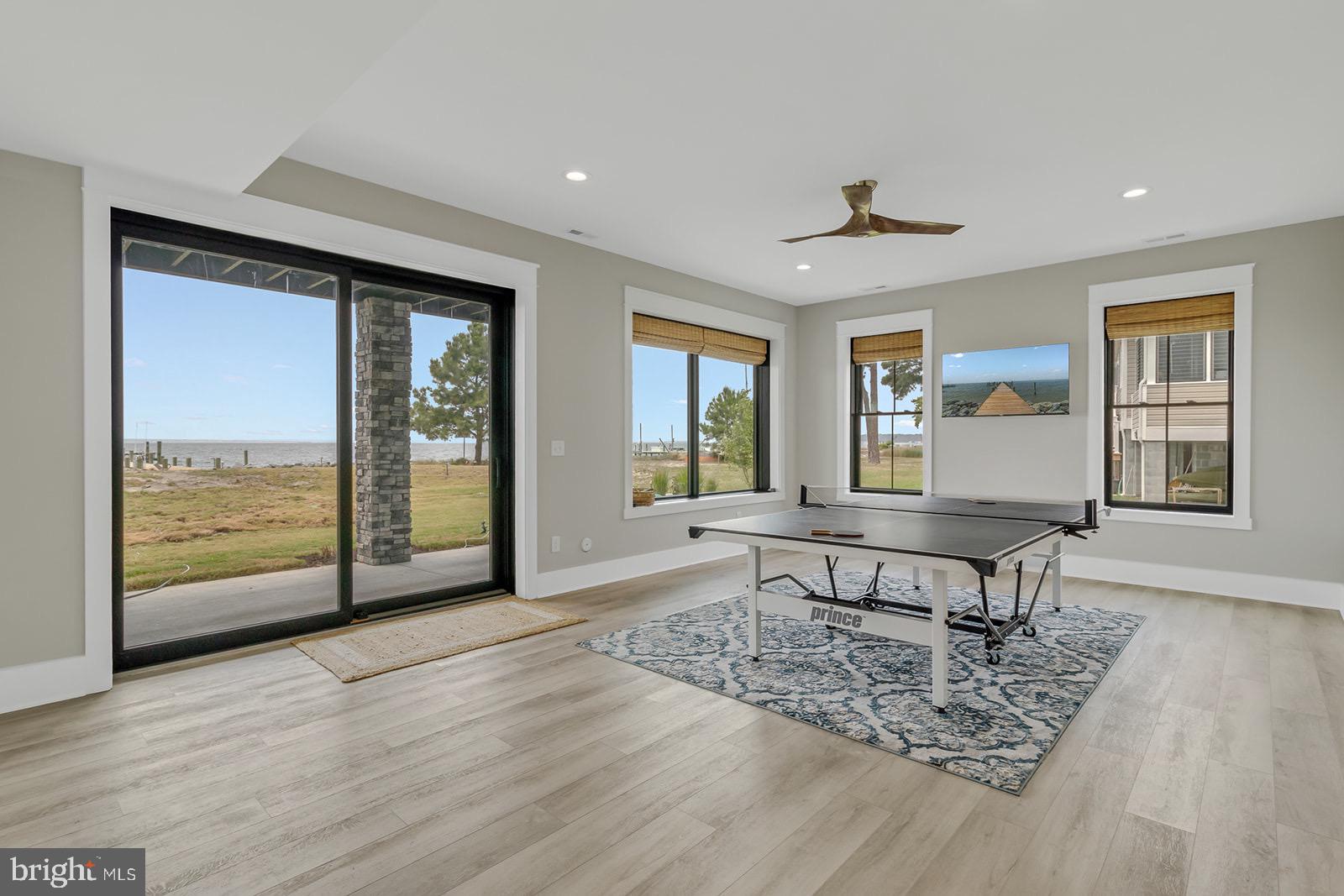 WHITE STONE - Residential