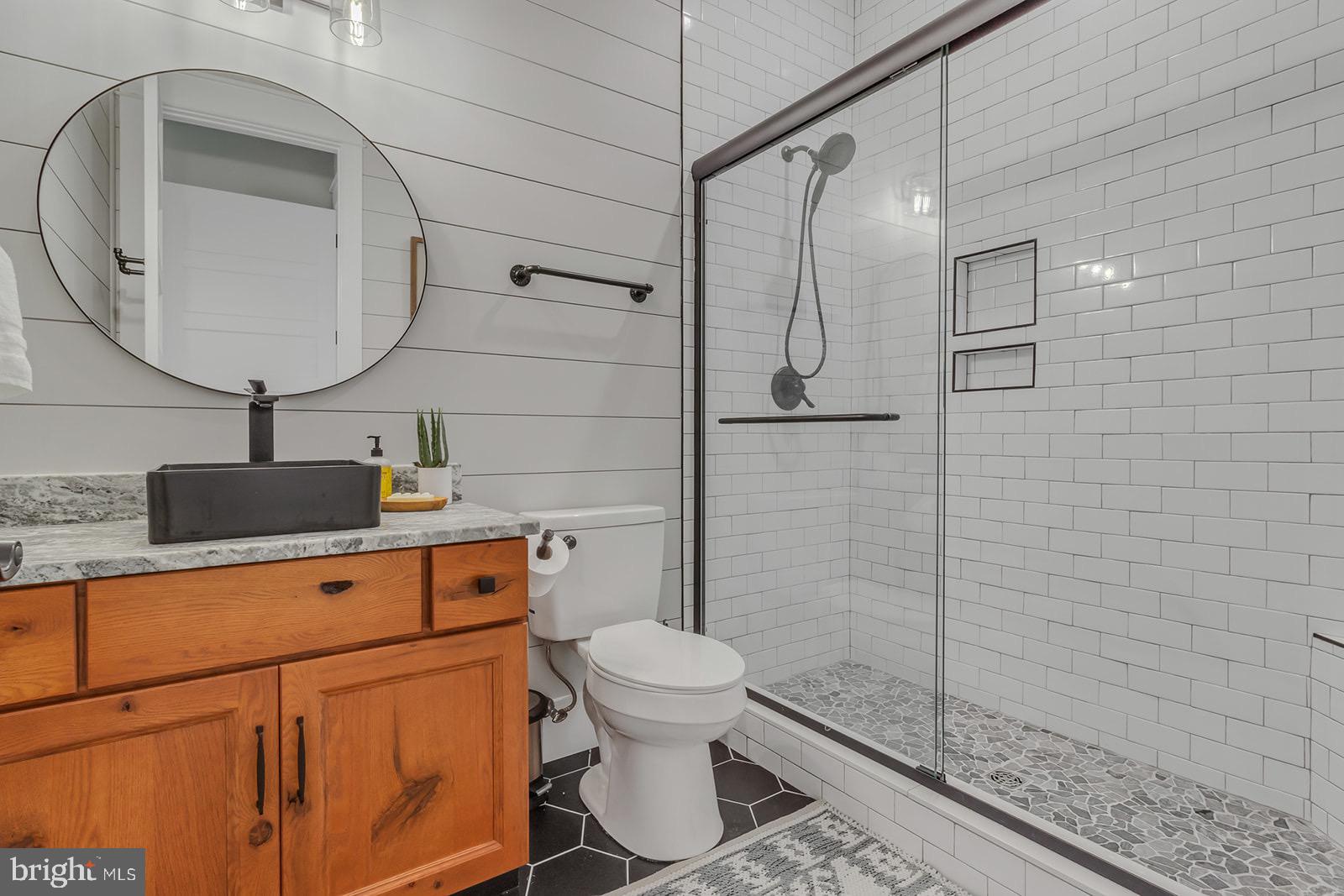 WHITE STONE - Residential