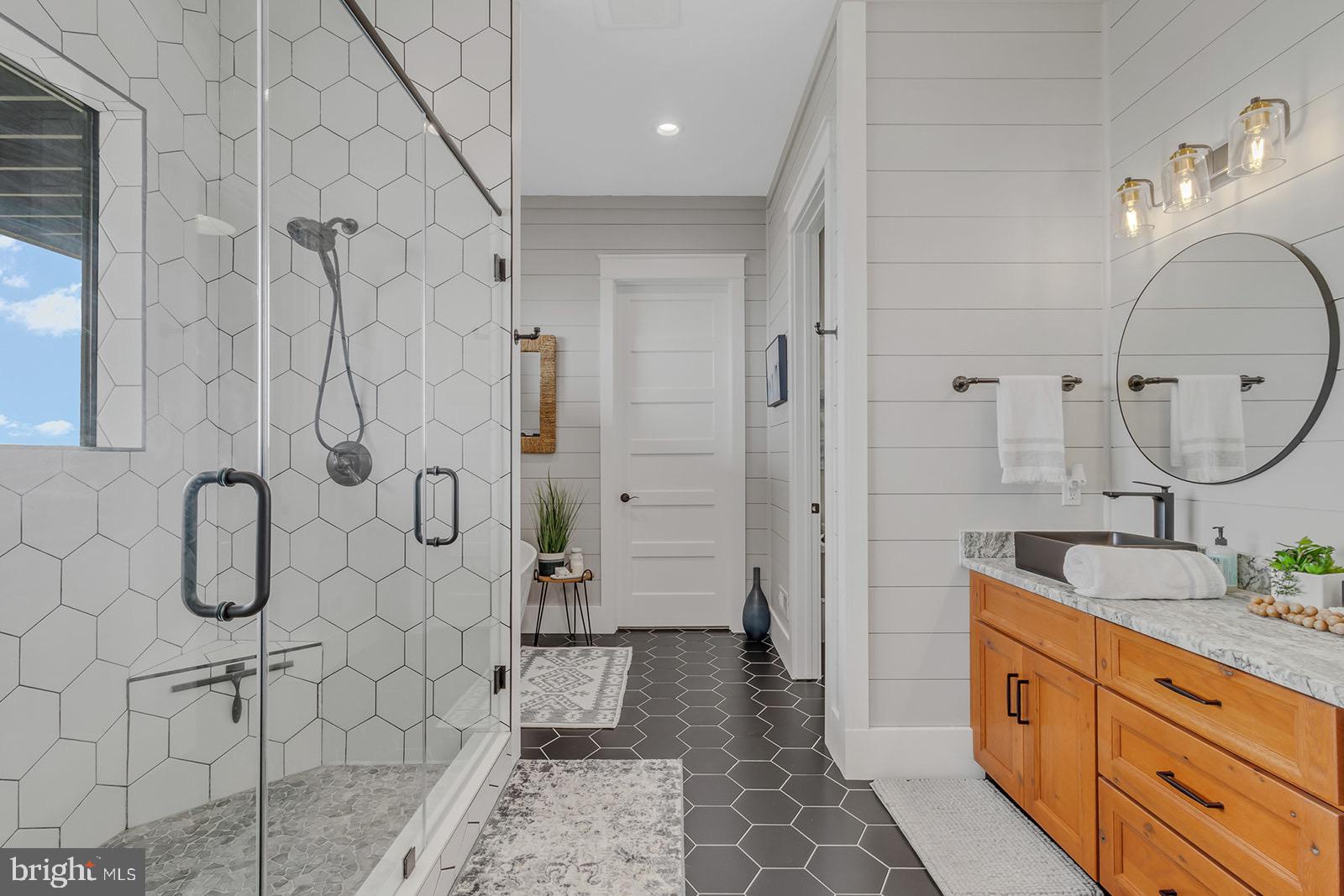 WHITE STONE - Residential