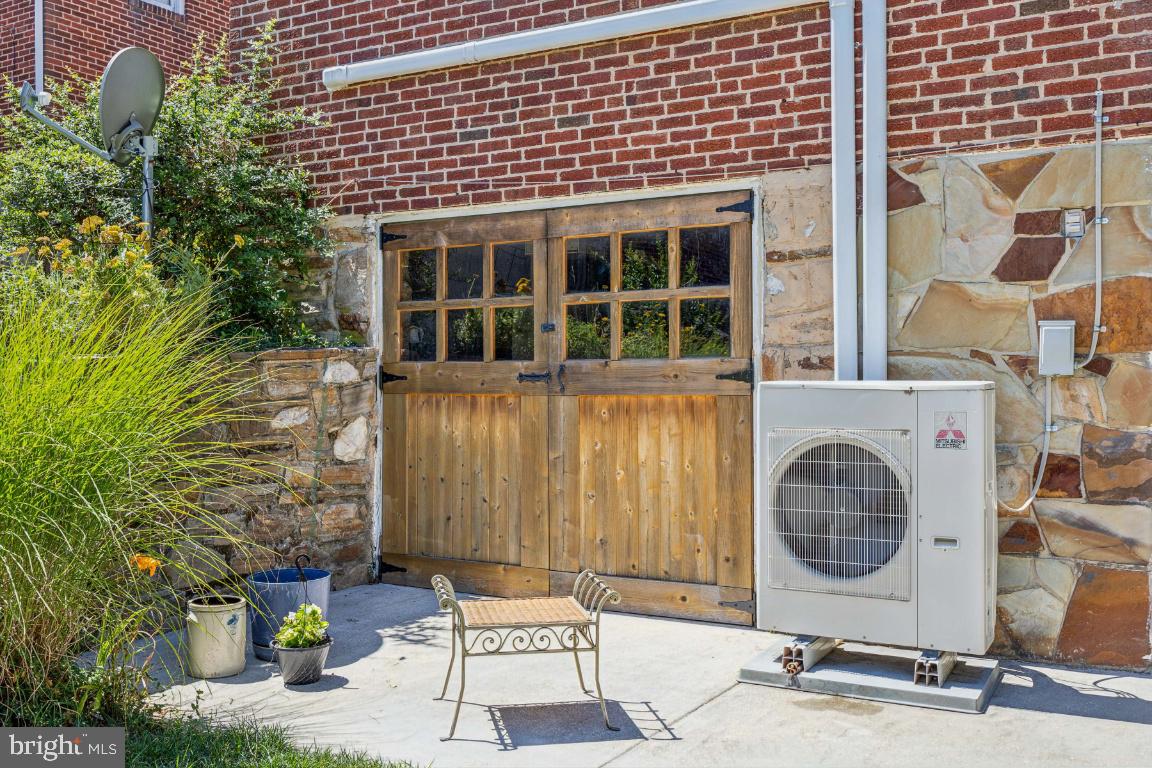 CATONSVILLE KNOLLS - Residential