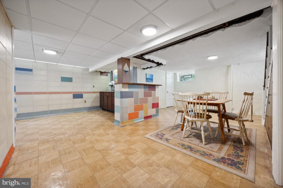 CATONSVILLE KNOLLS - Residential