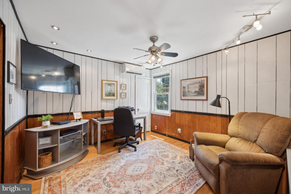 CATONSVILLE KNOLLS - Residential