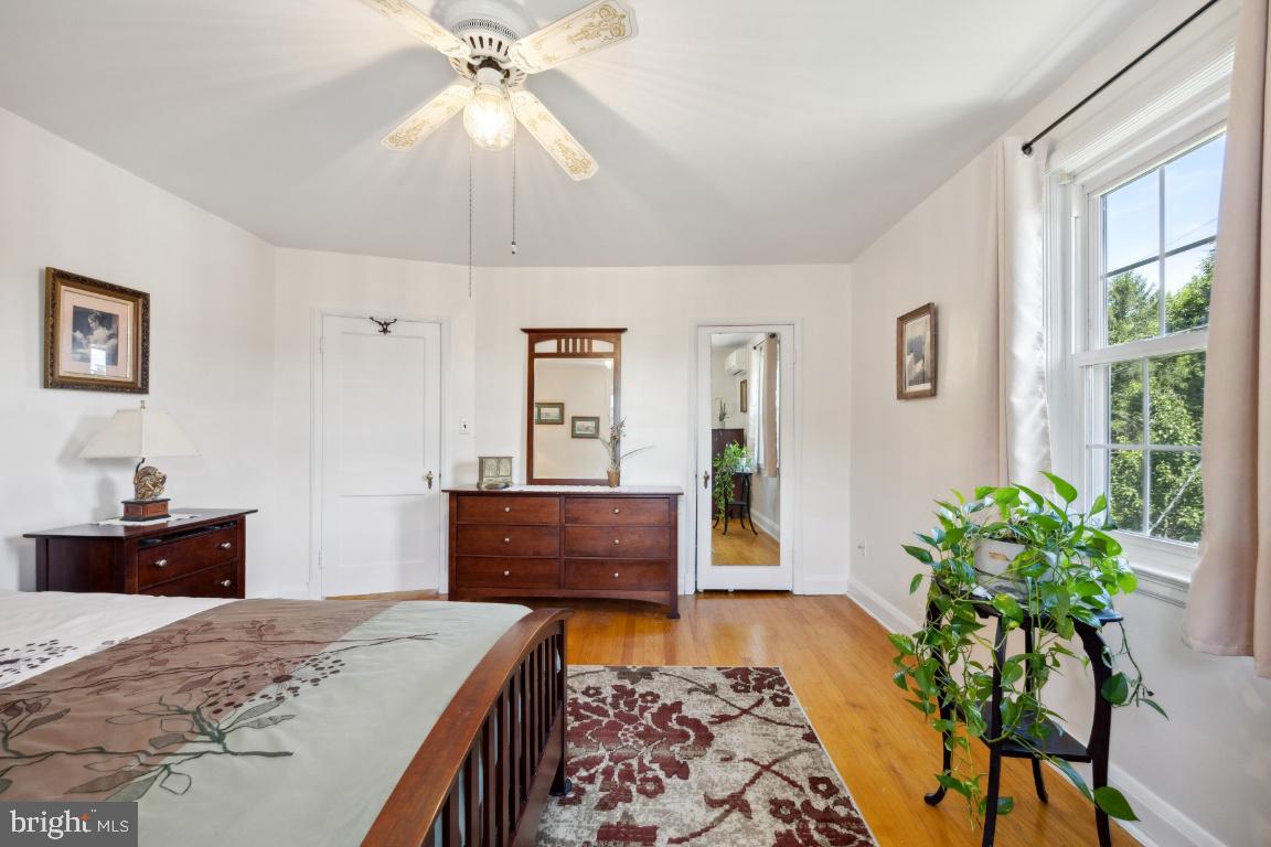 CATONSVILLE KNOLLS - Residential