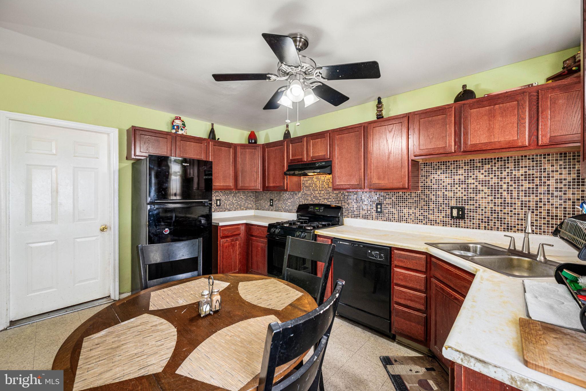 DICKINSON NARROWS - Residential