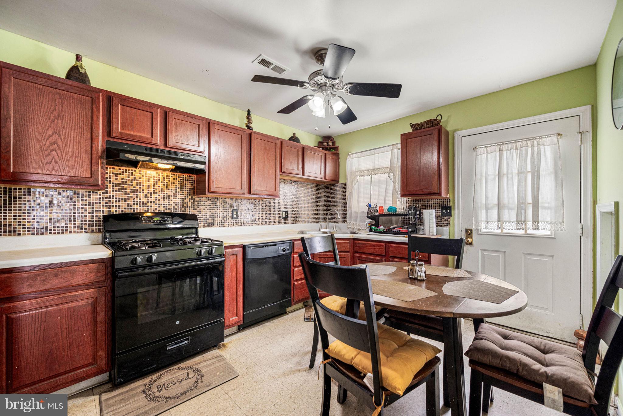 DICKINSON NARROWS - Residential