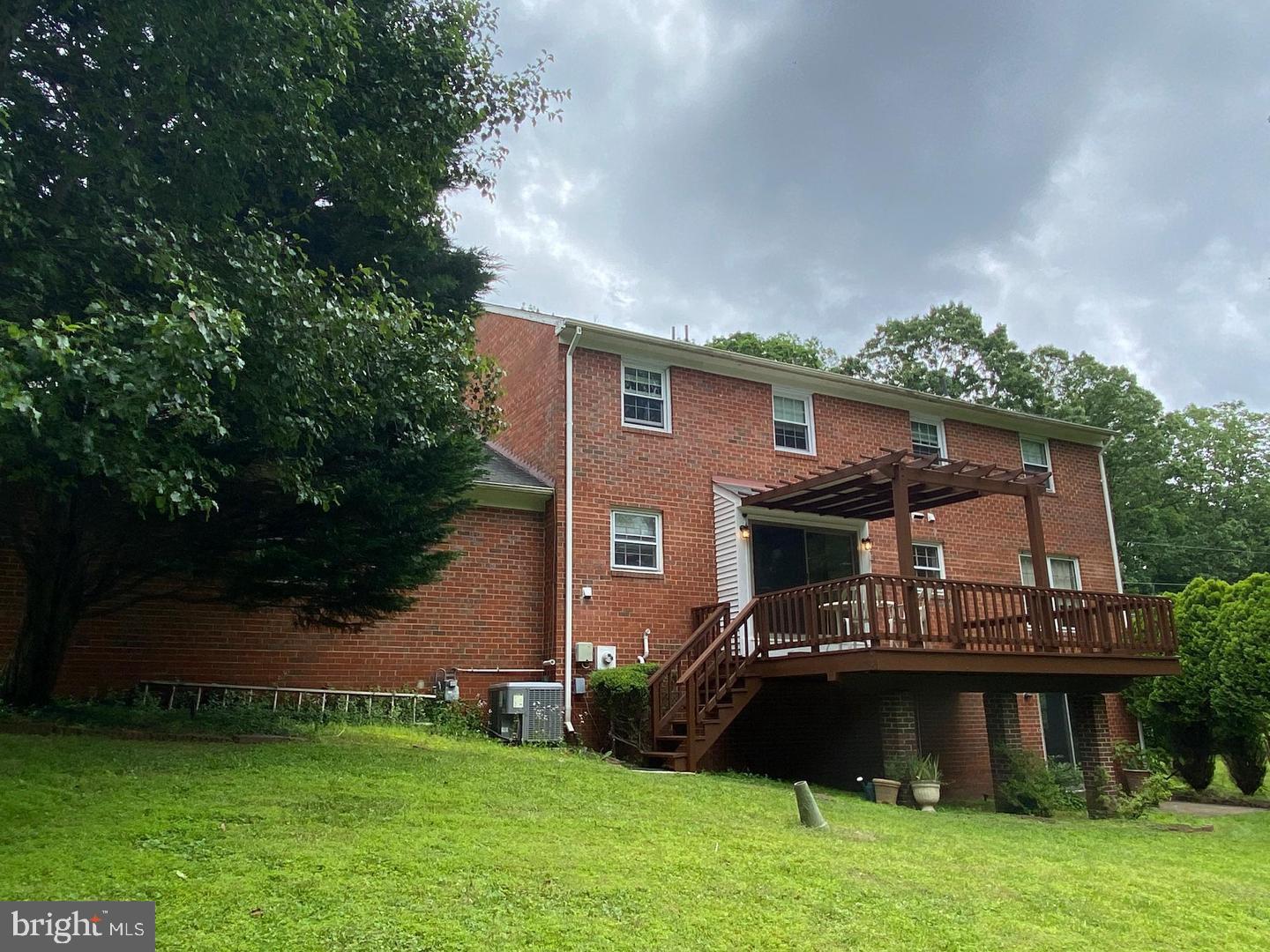 RIVERSIDE MEADOWS - Residential Lease