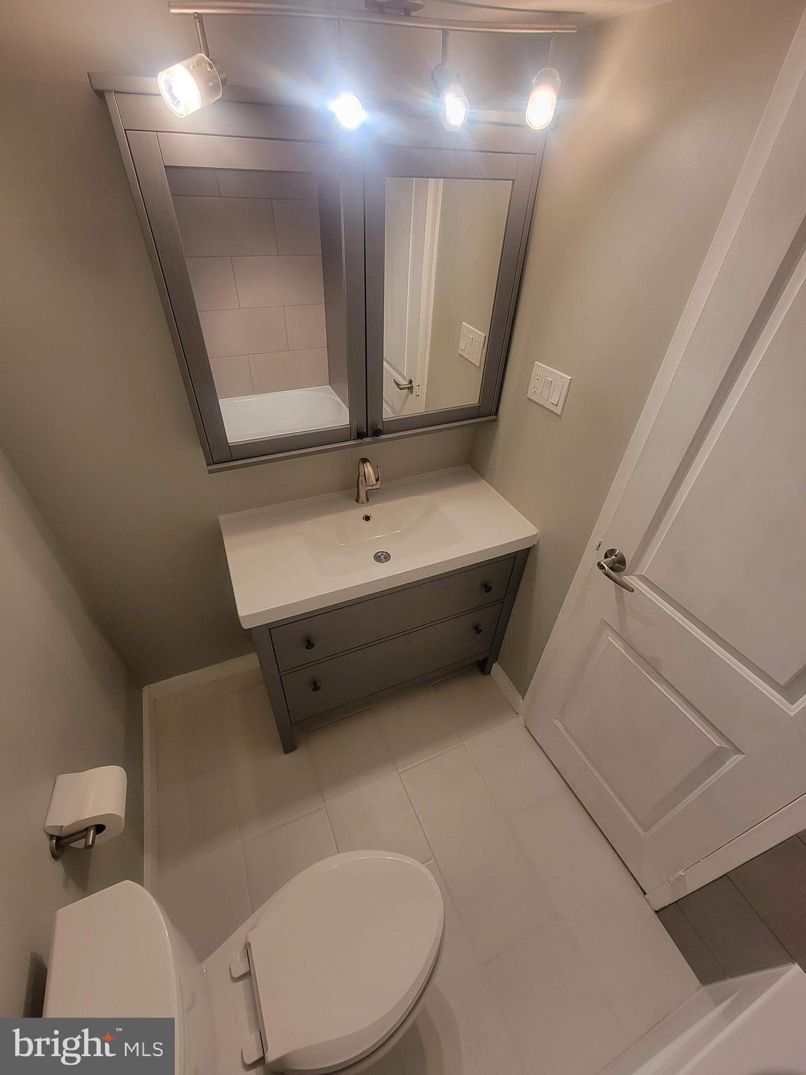 HAWTHORNE VILLAGE - Residential Lease