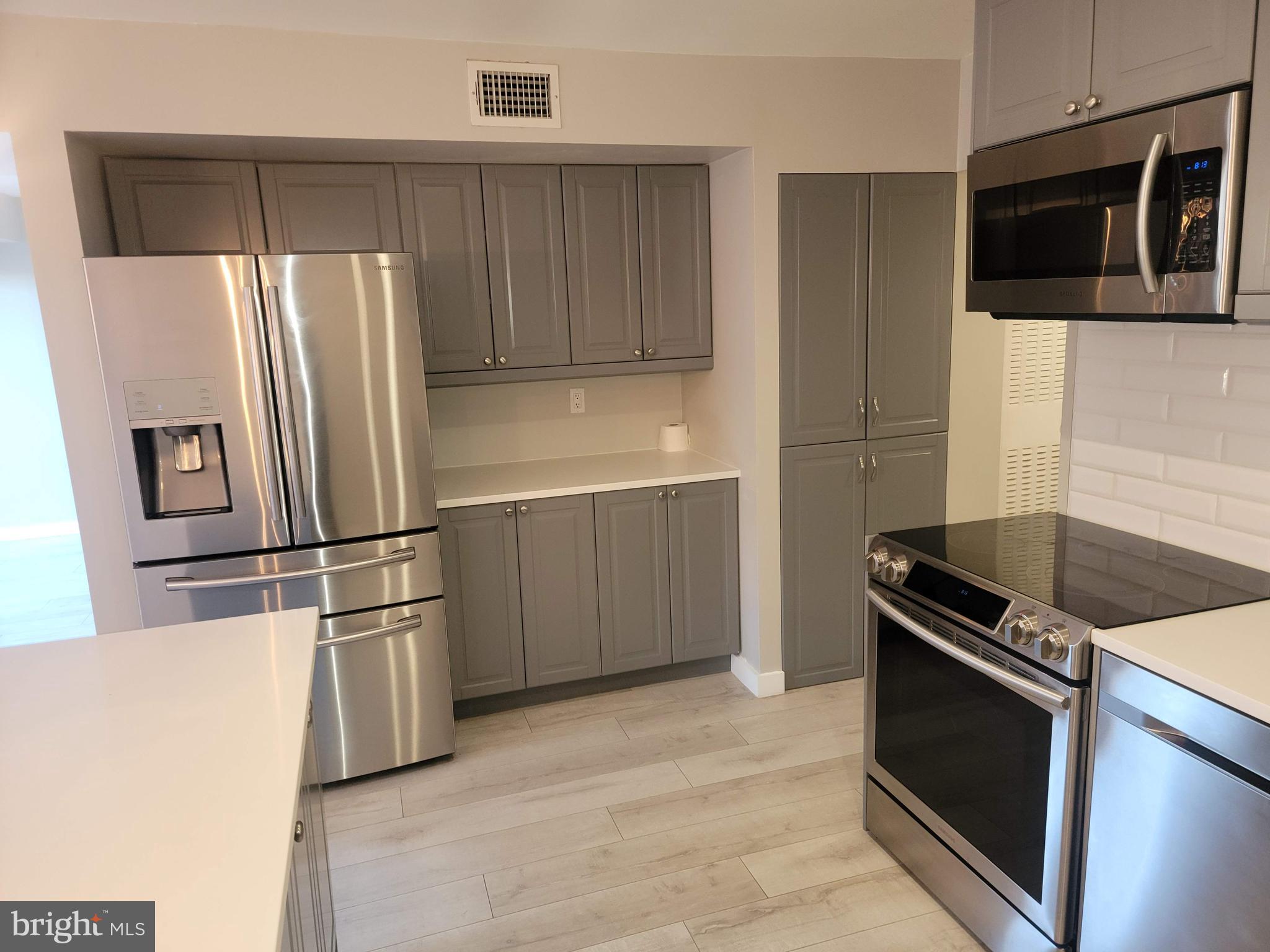 HAWTHORNE VILLAGE - Residential Lease