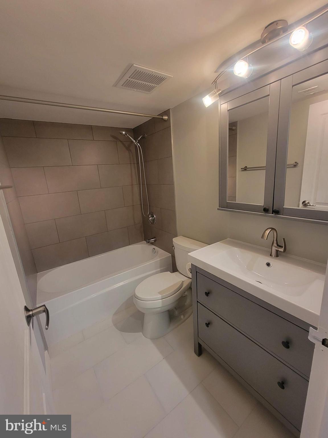 HAWTHORNE VILLAGE - Residential Lease