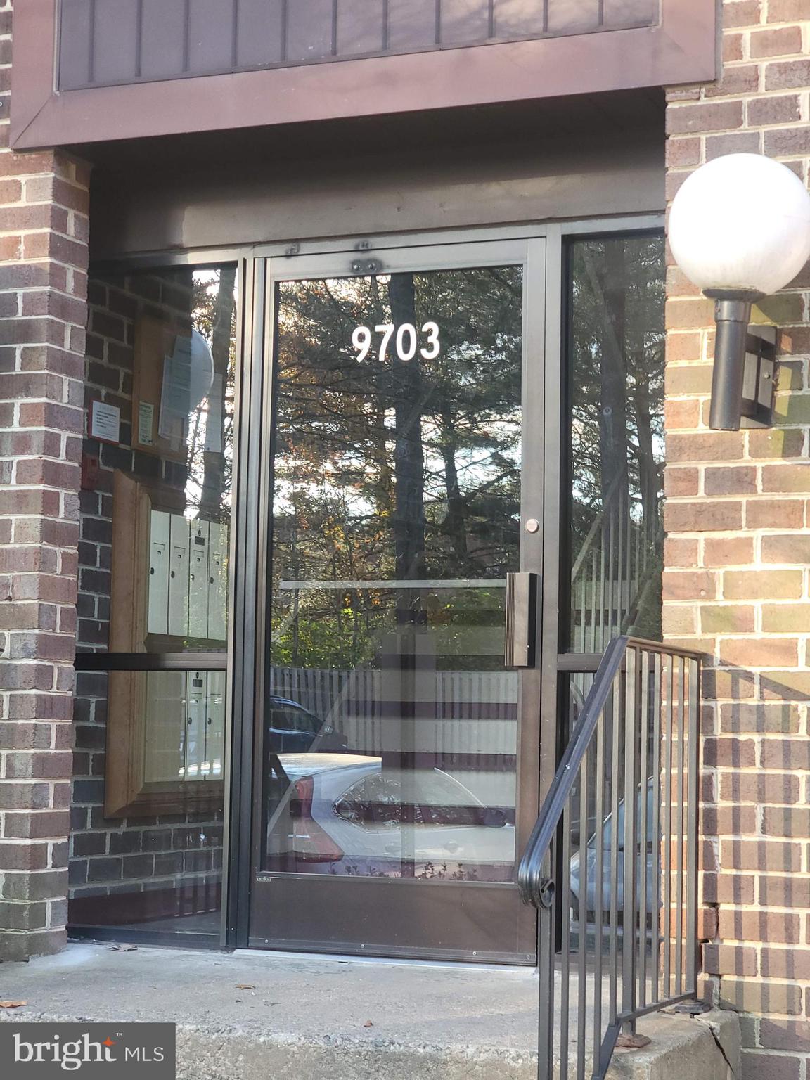HAWTHORNE VILLAGE - Residential Lease
