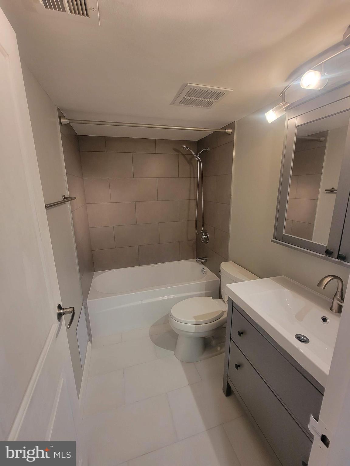 HAWTHORNE VILLAGE - Residential Lease