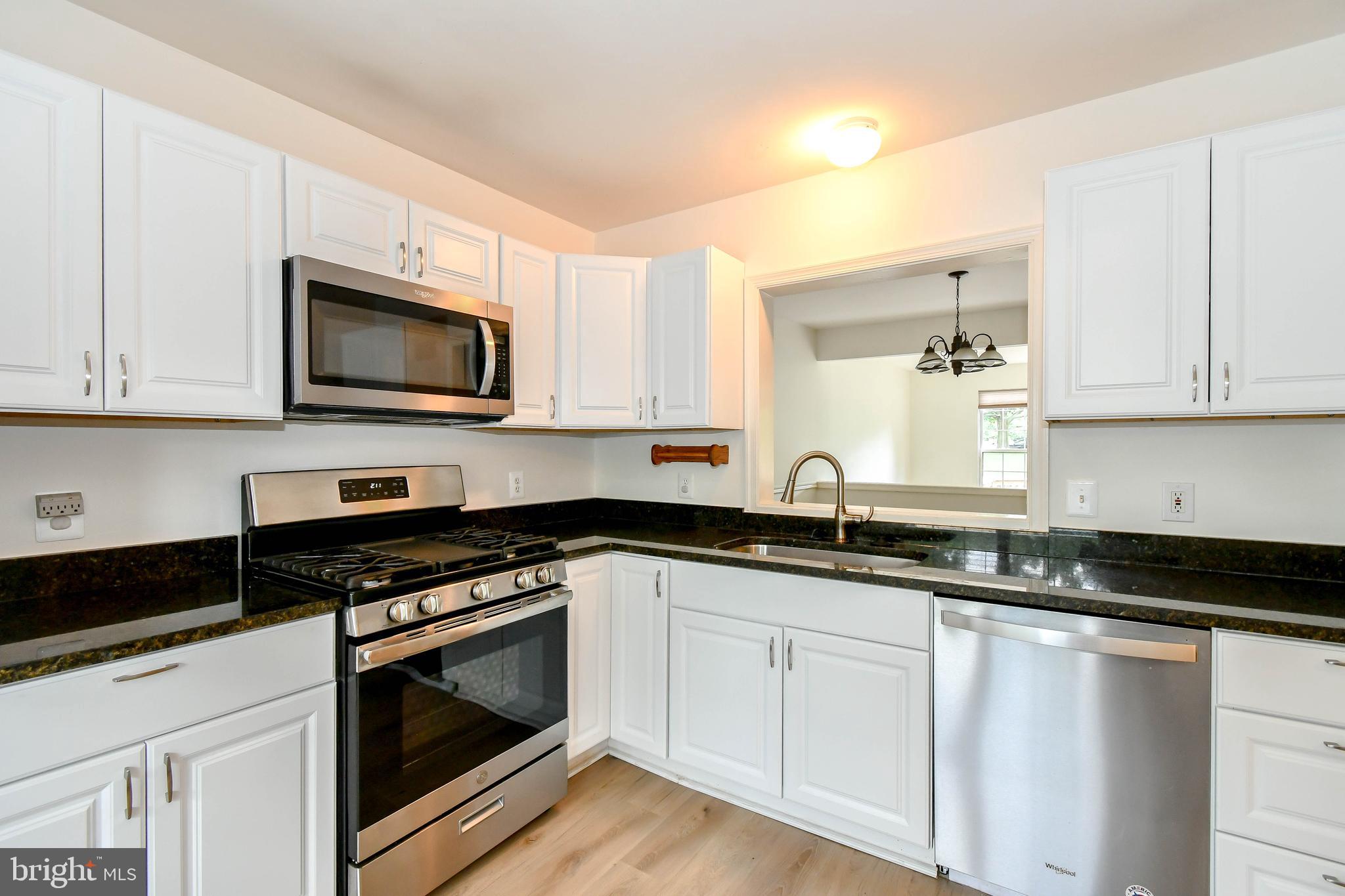 327 STABLE VIEW TERRACE NE
