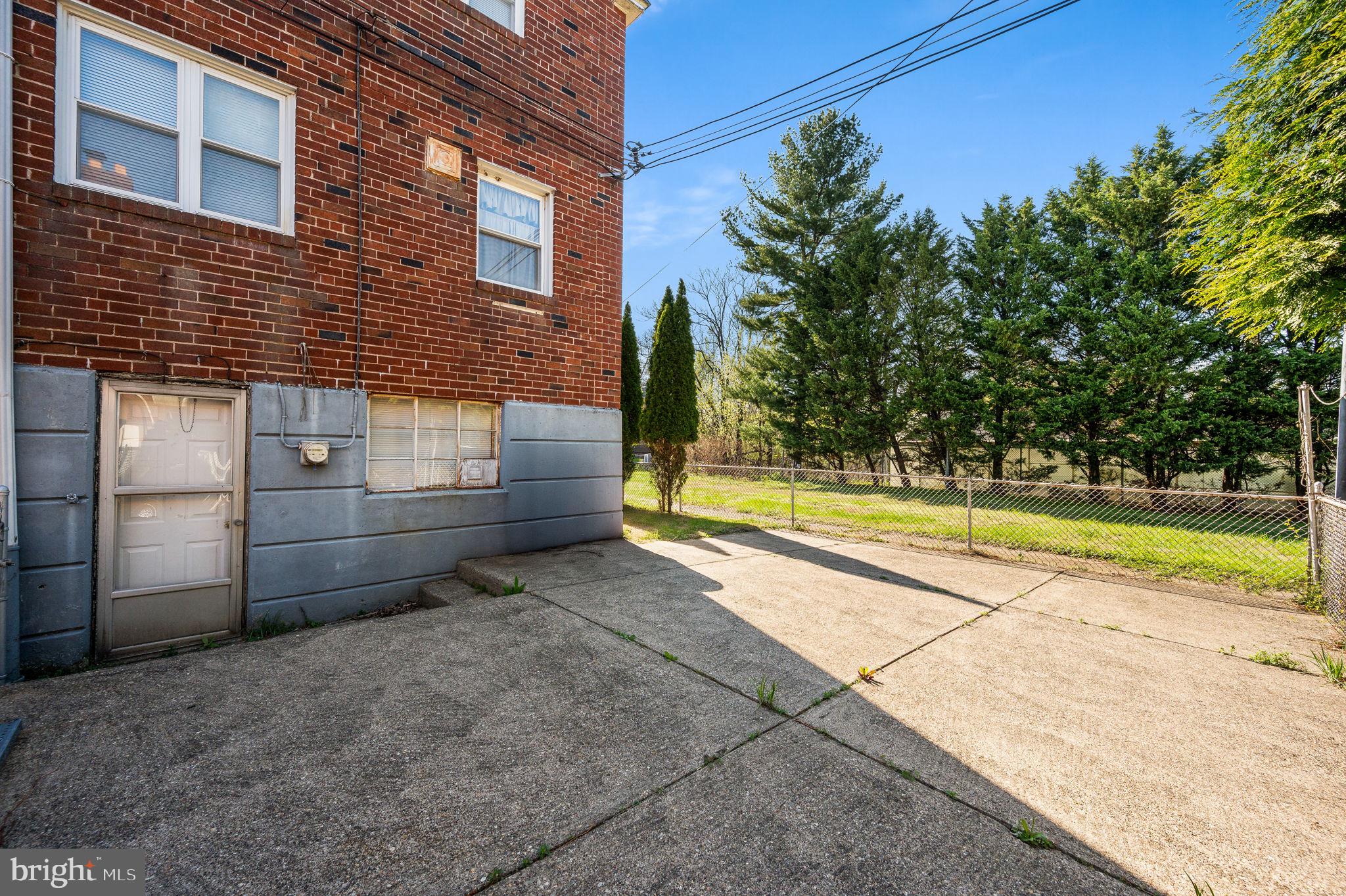 ELMWOOD PARK - Residential